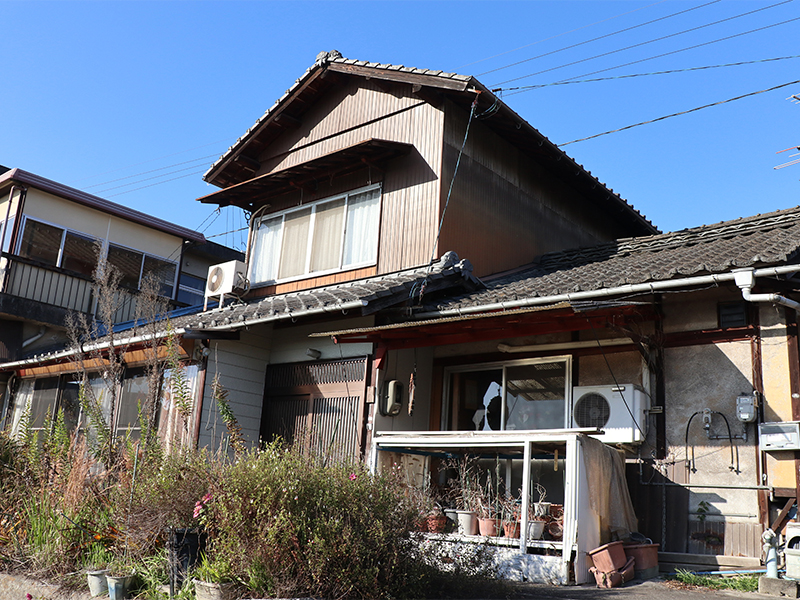 使わない空き家・空き地は「売って資金にする」または、「貸して資産にする」が得策